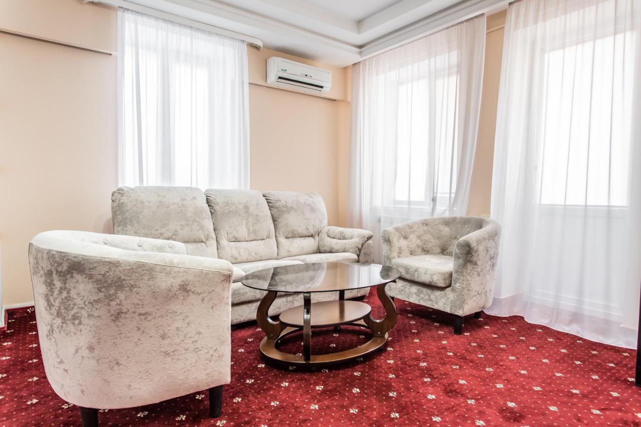 Star Rent Hotel Chisinau Exterior photo