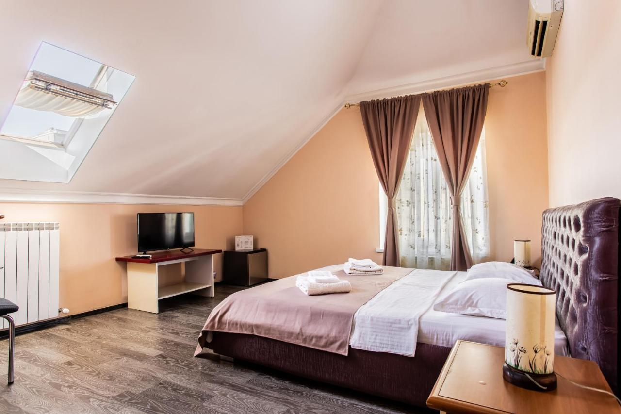 Star Rent Hotel Chisinau Exterior photo